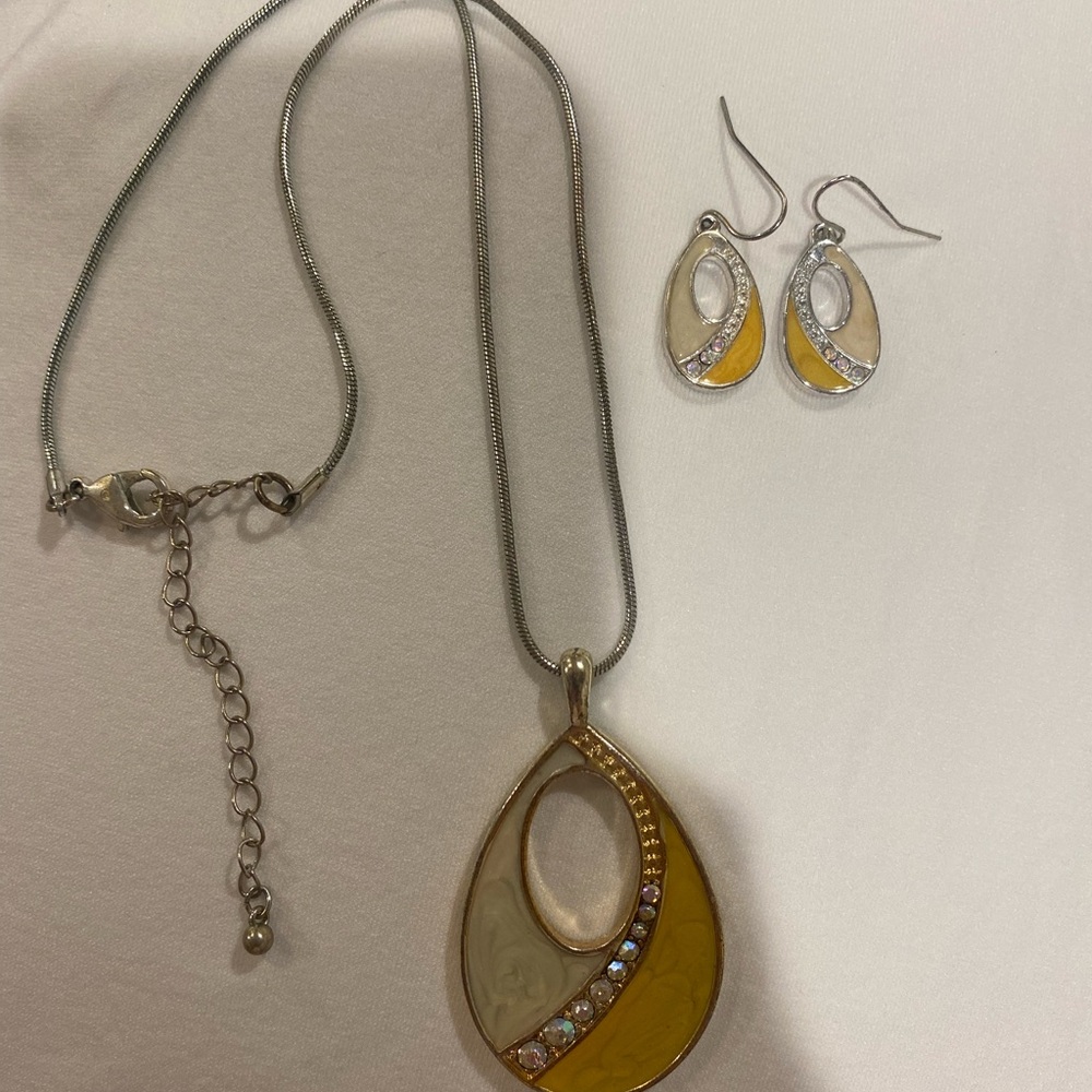 Elegant Gold and Silver Pendant Necklace and Earring Set